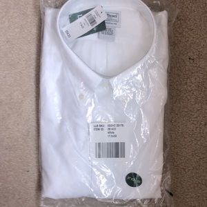 Brand new , original packaging men’s dress shirt. 17.5 x33